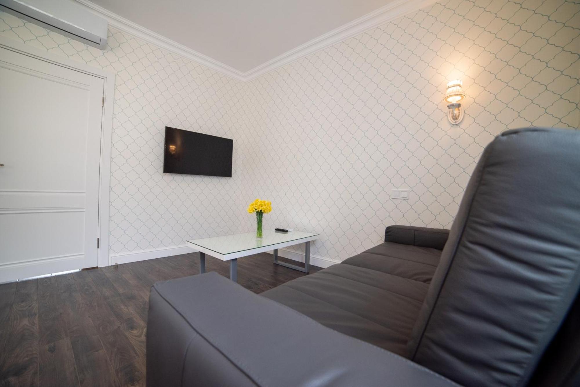 Asao-Apartments Walking Center Zone Lviv Room photo